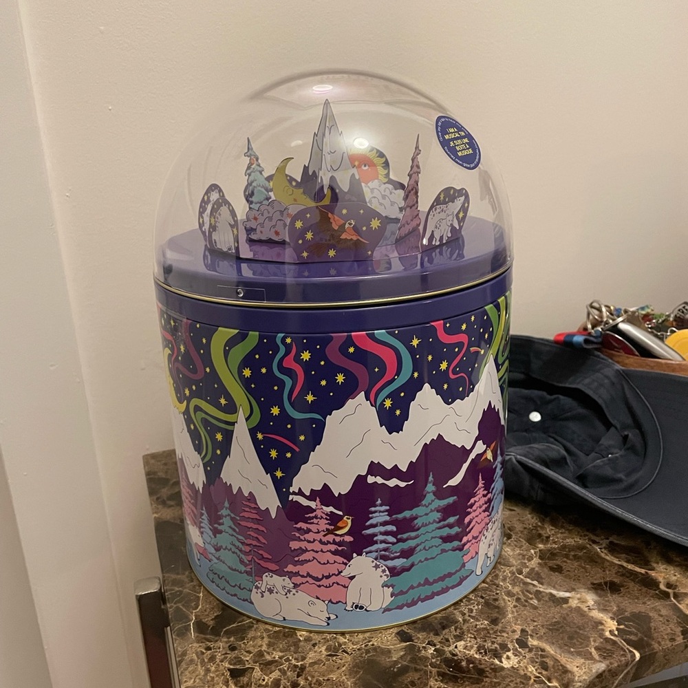 LUSH Dreamland tin music box